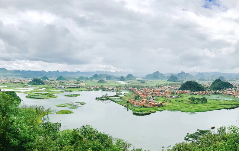 美麗的普者黑景區(qū)俯瞰圖。